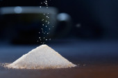 Prazne se lageri "tajkuna": Šećera stiže i više nego dovoljno, država primenila uredbu i na trgovce