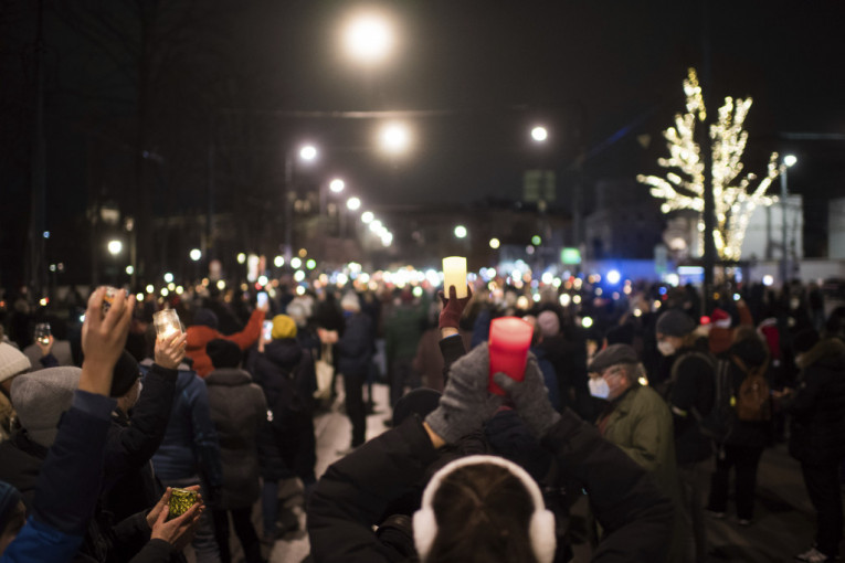 Sećanje na žrtve korone u Beču: Građani blokirali Ring na deset minuta