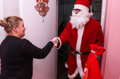 Zvezdin novogodišnji karavan prošao Srbijom, Deda Mraz delio poklone