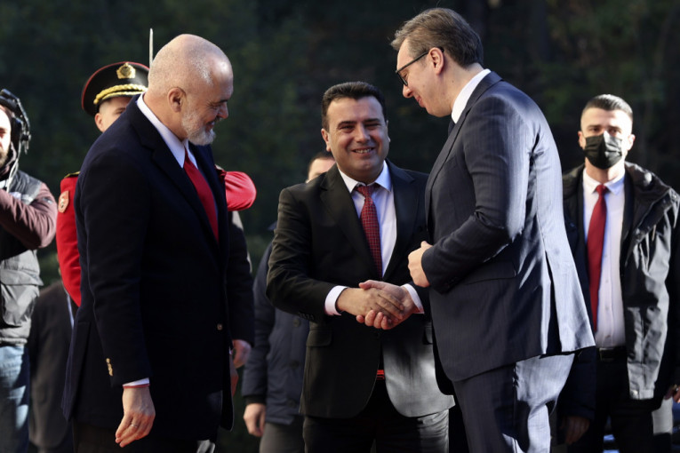 Oglasio se predsednik Vučić: Danas se opraštamo od Zaeva, hvala na prijateljstvu i saradnji (FOTO)