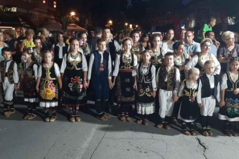 24SEDAM POŽAREVAC  U Letnjem programu nastupila „Srpska tradicija“