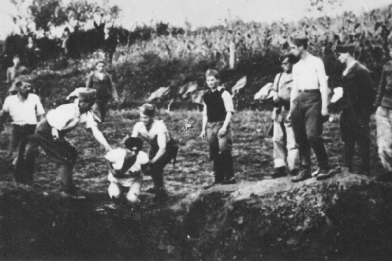 Prvo su ih mučili, a potom ubijali maljem i bacali u jamu: 80 godina od svirepog ustaškog zločina u Prkosu
