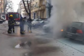 Zapalio se automobil u centru Novog Sada! (VIDEO)
