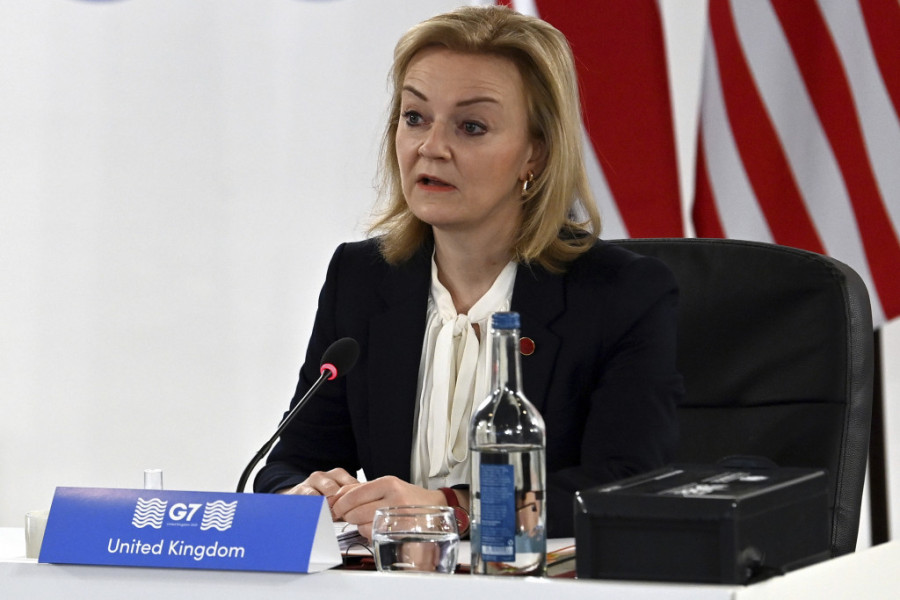 Uvaljen joj vruć krompir: Zamenila je Forsta u pregovorima za Bregzit, nada se mestu premijera, a balansira na ivici političke smrti