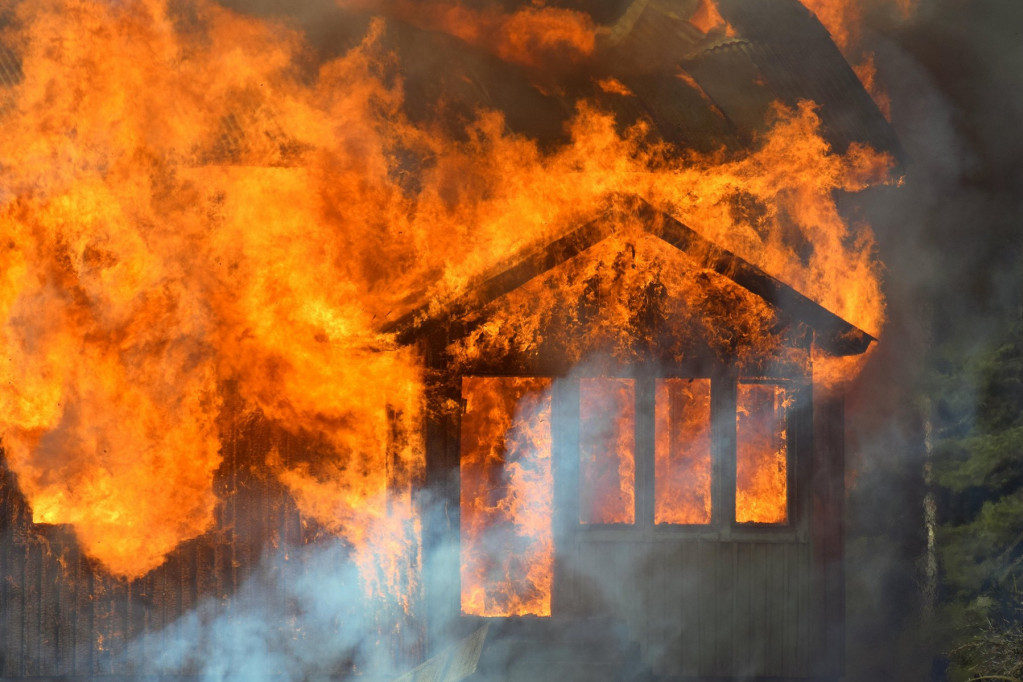 Vratila se u kuću u plamenu da spasi muža, oboje nađeni mrtvi: Detalji stravičnog požara u Šimanovcima