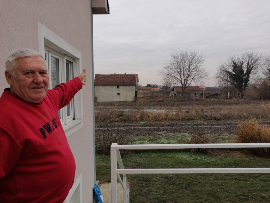 Sneg se otopio, a kod Dragoljuba u podrumu pravo jezero: Više od 10 godina fekalije mu se ulivaju u kuću (FOTO)