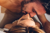 Pet pitanja o seksu koje bi vam svaki muškarac postavio, ali se ne usuđuje