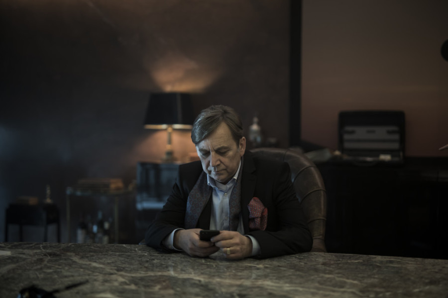 Ko je „Zlatni dečko“? Ko stoji iza njega? Ko zarađuje od njega? Novi domaći film uskoro u bioskopima (FOTO/VIDEO)