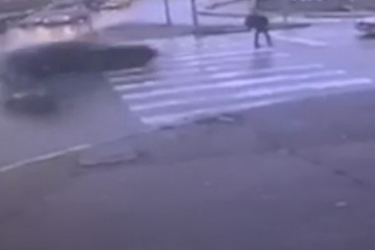 Detalji stravične nesreće u Šapcu: Policajka oborila devojku na pešačkom prelazu? (VIDEO)