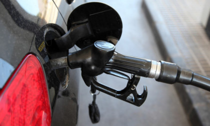 Saznajte od čega zavisi: Zašto je otvor rezervoara za gorivo na nekim automobilima levo, a na drugima desno?