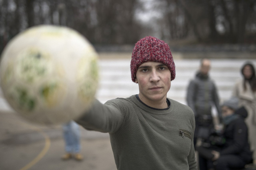Ko je „Zlatni dečko“? Ko stoji iza njega? Ko zarađuje od njega? Novi domaći film uskoro u bioskopima (FOTO/VIDEO)