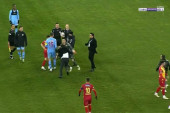 Skandal u Turskoj! Predsednik kluba hteo da bije sudiju, golman sprečio fizički obračun! (VIDEO)