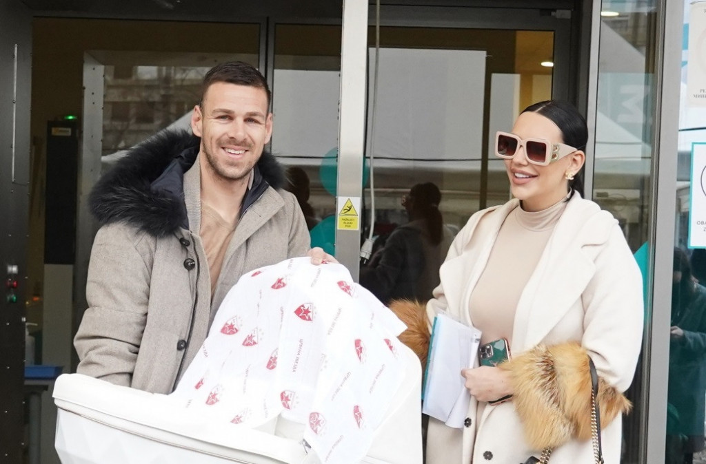 Kao da nije bila trudna! Katarina Grujić se porodila pre dve nedelje, kilažu već vratila na staro