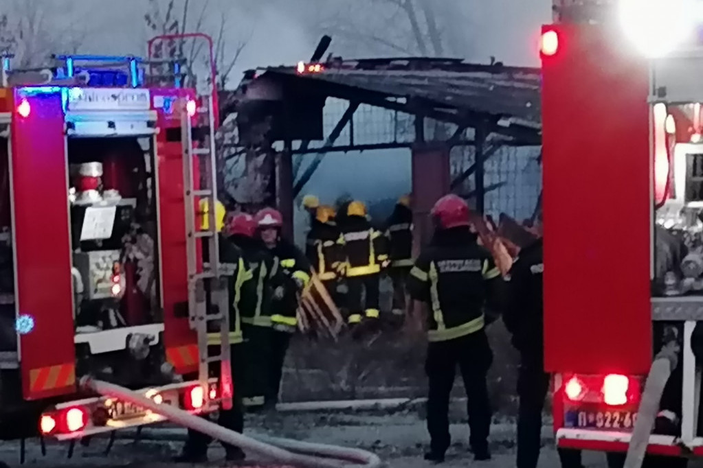 Tragedija u Lazarevcu: Vatrogasci pronašli ugljenisano telo!