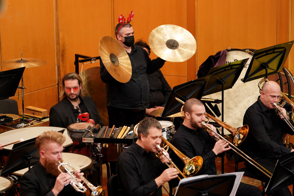 Ovacije za Beogradsku filharmoniju: Virtuozan koncert jednog od najboljih orkestara (FOTO)