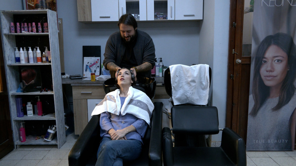 Naš najpoznatiji TikTok frizer razotkrio najveću laž u salonima: To je mit o farbanju kose koji se prenosi s kolena na koleno! (VIDEO)