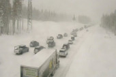 Kalifornija zavejana: Božić proveli pod snegom, očekuje se obaranje rekorda starog 50 godina (VIDEO)