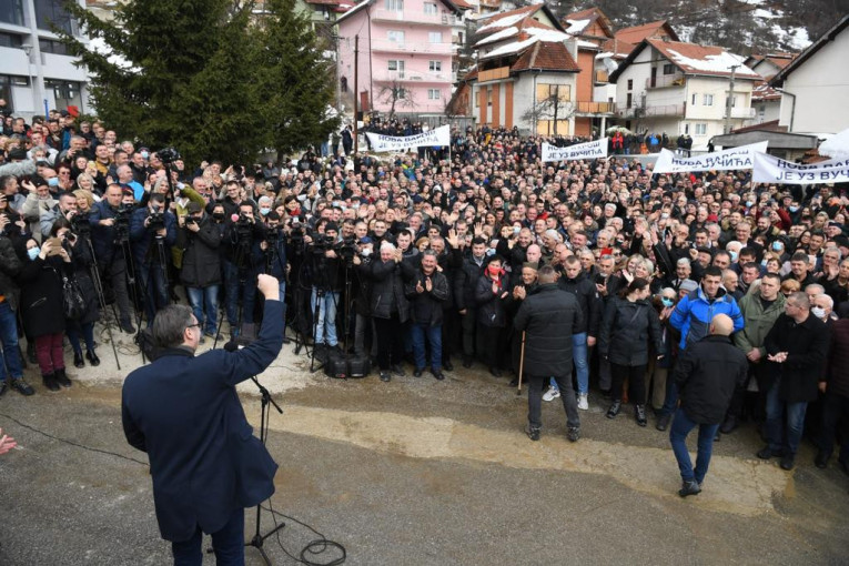 Vučić objavio snimak: Predsednik dobio divan poklon u Seništu, rekao šta mu najviše znači (VIDEO)