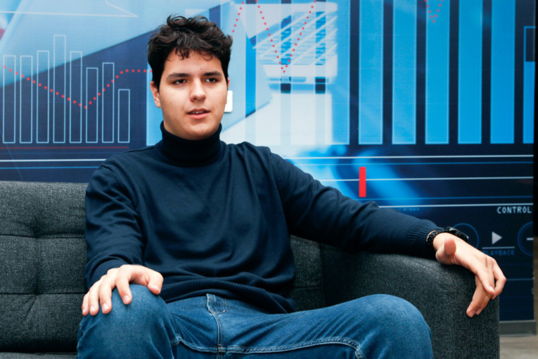 Mateja (18), heroj godine: Rođendan je proslavio dajući krv, volontira, pomaže ljudima na ulici... (FOTO)