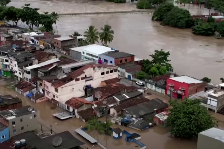 Stravične poplave pogodile Brazil: Brana pukla od siline vode, stradalo 18 osoba, povređeno skoro 300 (VIDEO)