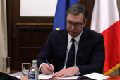 Šta je tu problem? Vučić reagovao na kritike što je Srbija donirala novac građanima Nikšića
