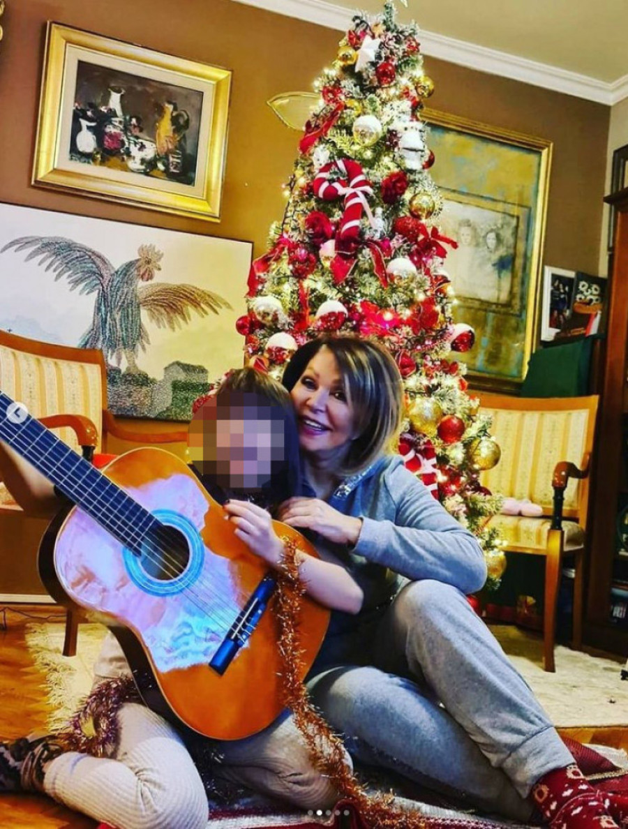 Neda Ukraden slavi Božić, pa ide na američku turneju: Porodica je najvažnija!