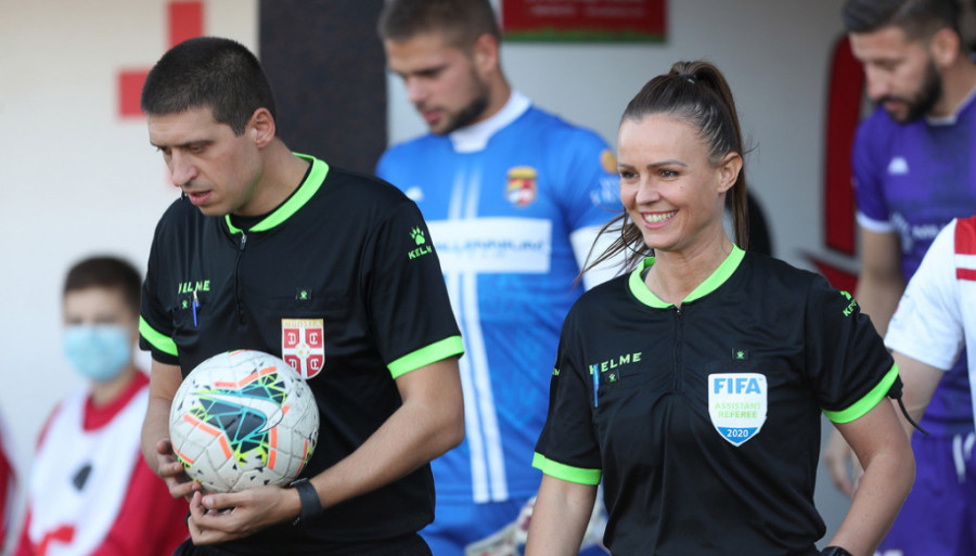 Mis sveta vam želi srećnu Novu godinu! 24sedam ugostio zvanično najlepšu među svim sudijama, Svetlanu Bilić (FOTO, VIDEO)