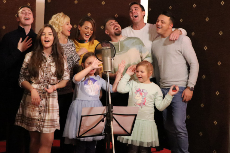 “DETE OD SNOVA” - Pevači i glumci pevaju za decu obolelu od raka