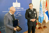 Vučević uručio zahvalnice policajcima: Vi ste heroji, ponosan sam! (FOTO)