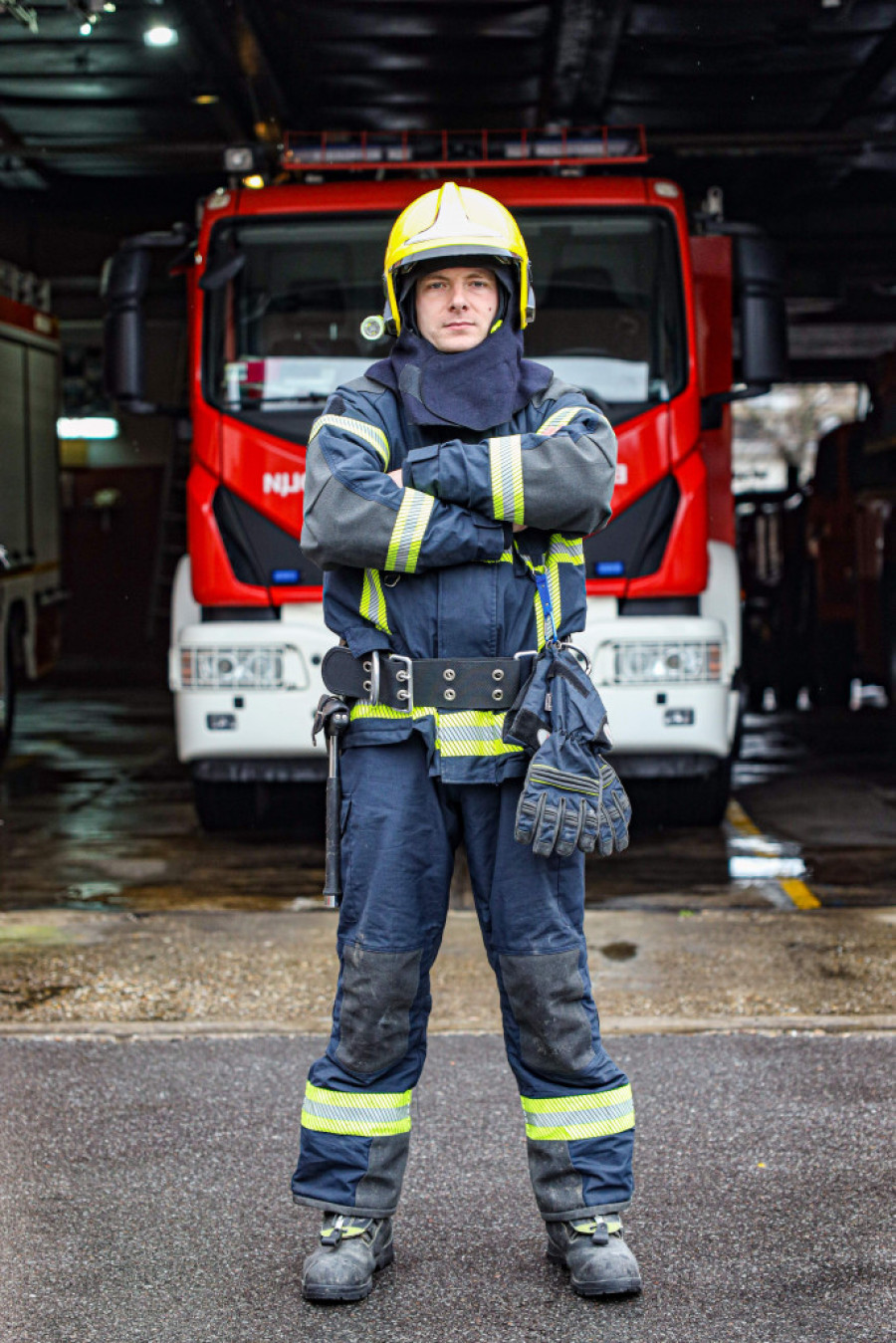 Stefan je heroj godine: U grotlu požara bio je bezbroj puta, a iz jednog je izneo bebu u naručju (FOTO/VIDEO)