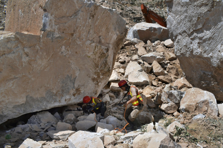 Vlasti zabranile kopanje, oni nastavili da tragaju za zlatom: U urušavanju rudnika stradala najmanje 31 osoba