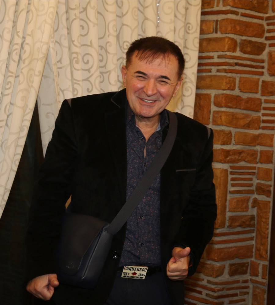 Komšije Mitra Mirića iz Ugljevika o pevačevim kućama! U jednoj odrastao, ali u drugoj boravi