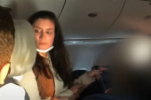 Glumica napravila skandal u avionu! Uhapšena nakon što je udarila nesrećnog čoveka (VIDEO)
