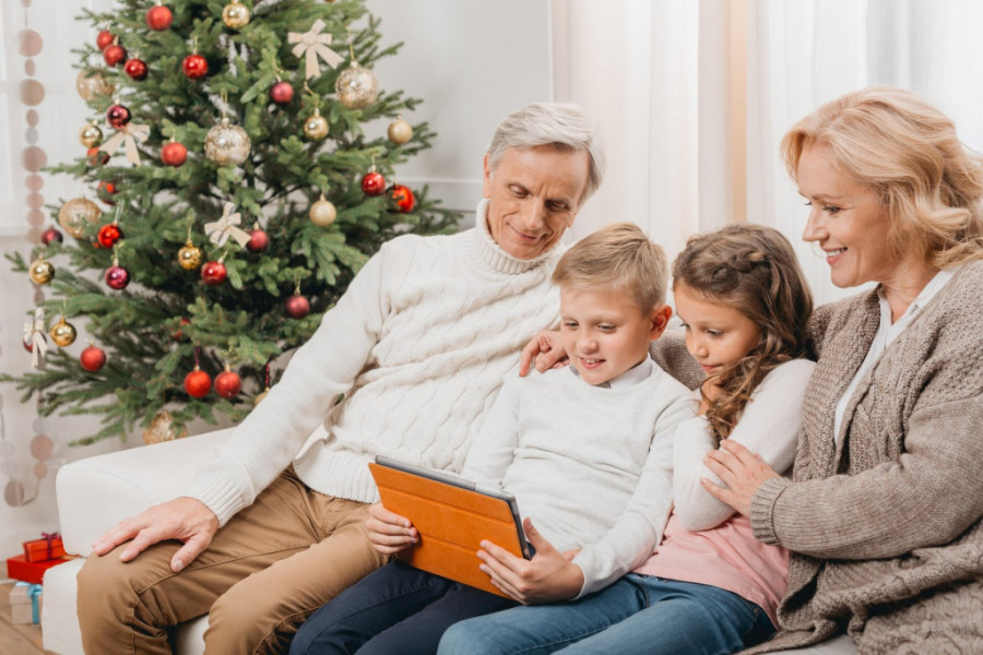 Šta zapravo deca nasleđuju od bake i deke? Nauka otkriva mnogo više od boje očiju i osmeha, kao i posebnu vezu sa bakama