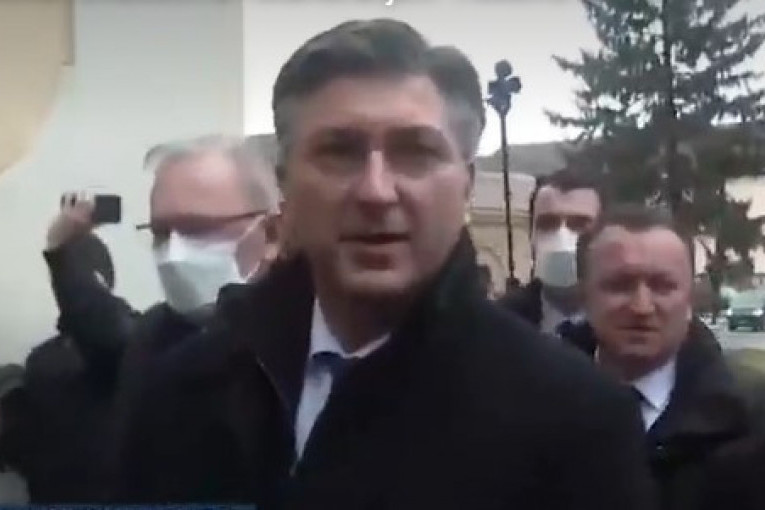 Premijer koji nije dobrodošao: Plenkovića vređali u Petrinji, pogodili ga grudvom!