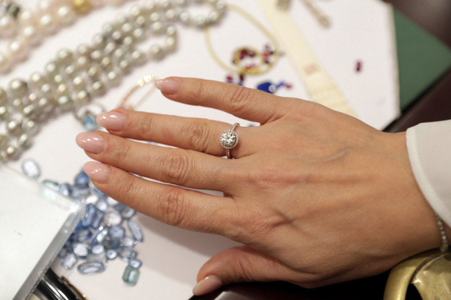 Koji nakit odgovara vašem horoskopskom znaku? Lavovi treba da nose ekstravagantan i efektan nakit, a Bikovi onaj od prirodnih materijala