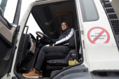 Ivana je jedina žena vozač kamiona u "Zelenilu Beograd": Jednom je ćerkicu dovela na posao, a njeno pitanje zauvek će pamtiti (FOTO/VIDEO)
