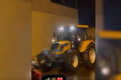Ovo još niste videli! Dijego Kosta traktorom na utakmicu! (VIDEO)