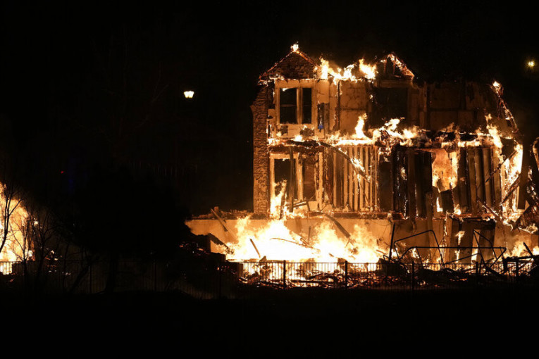 Zastrašujući snimci požara iz Kolorada: Ništa nije ostalo od kuća (VIDEO)