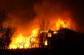 Požar zahvatio kuću: Troje dece stradalo, troje stanara uspelo da se spase!