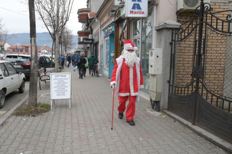 Pirotski Deda Mraz odlazi u penziju posle 45 godina staža (FOTO)