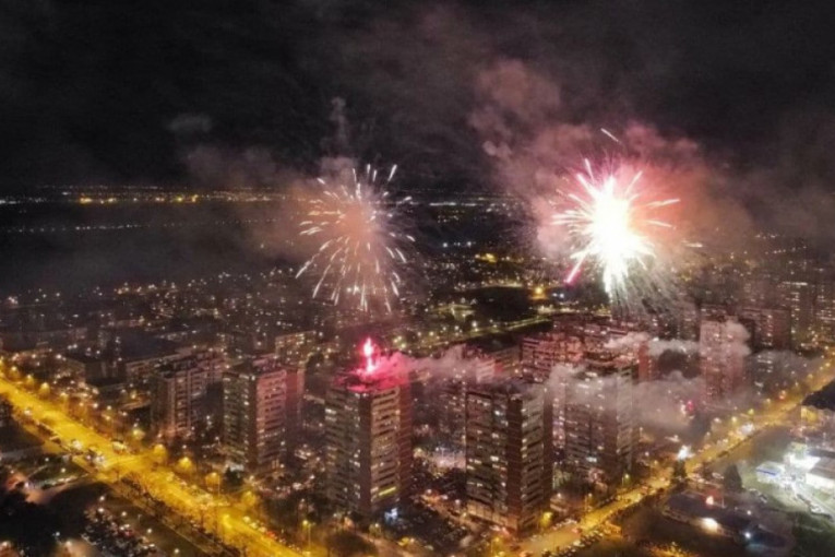 "Sevalo" iz bloka 45: Tradicionalni novogodišnji vatromet oduševio Beograđane! (FOTO/VIDEO)