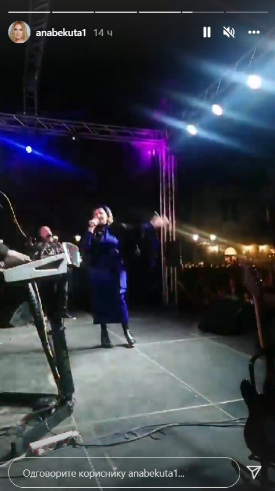 Ana Bekuta zapevala prvi put nakon Milutinove smrti: I pored velikog bola osmeh joj nije silazio s lica (FOTO)