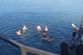 Nesvakidašnja scena na Adi Ciganliji: Ljudi se kupaju kao da je leto (VIDEO)