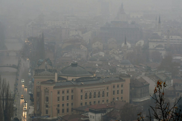 Pala magla do pola Sarajeva: Glavni grad BiH osvanuo kao četvrti najzagađeniji na svetu