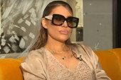 Ana Nikolić uhvaćena u opuštenom izdanju: Lice sakrila iza naočara, a Raleta nema ni na vidiku (PAPARACO)