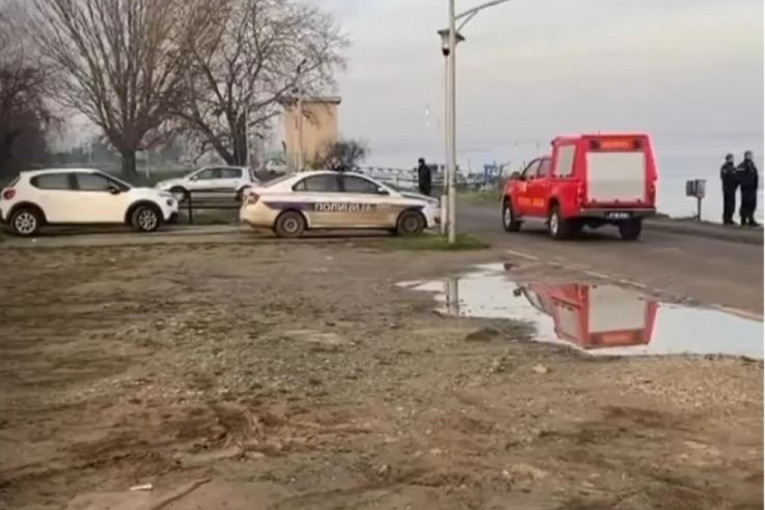 Automobil sleteo u reku: Nezgoda kod Ada Huje (VIDEO)