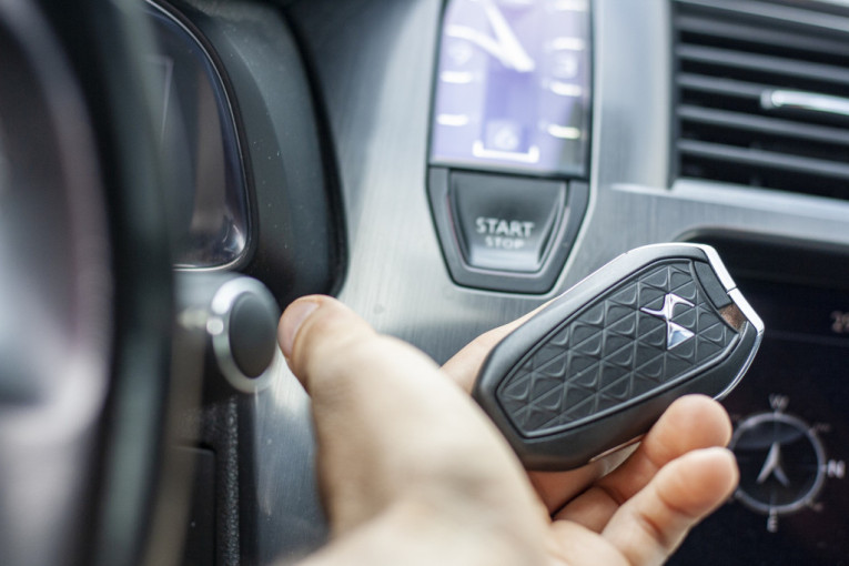 Auto se ne otključava? Uradite ovo kad se baterija u ključu potpuno isprazni