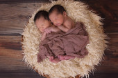 Nesvakidašnji bebi-bum: Za 24 sata rođena četiri para blizanaca!