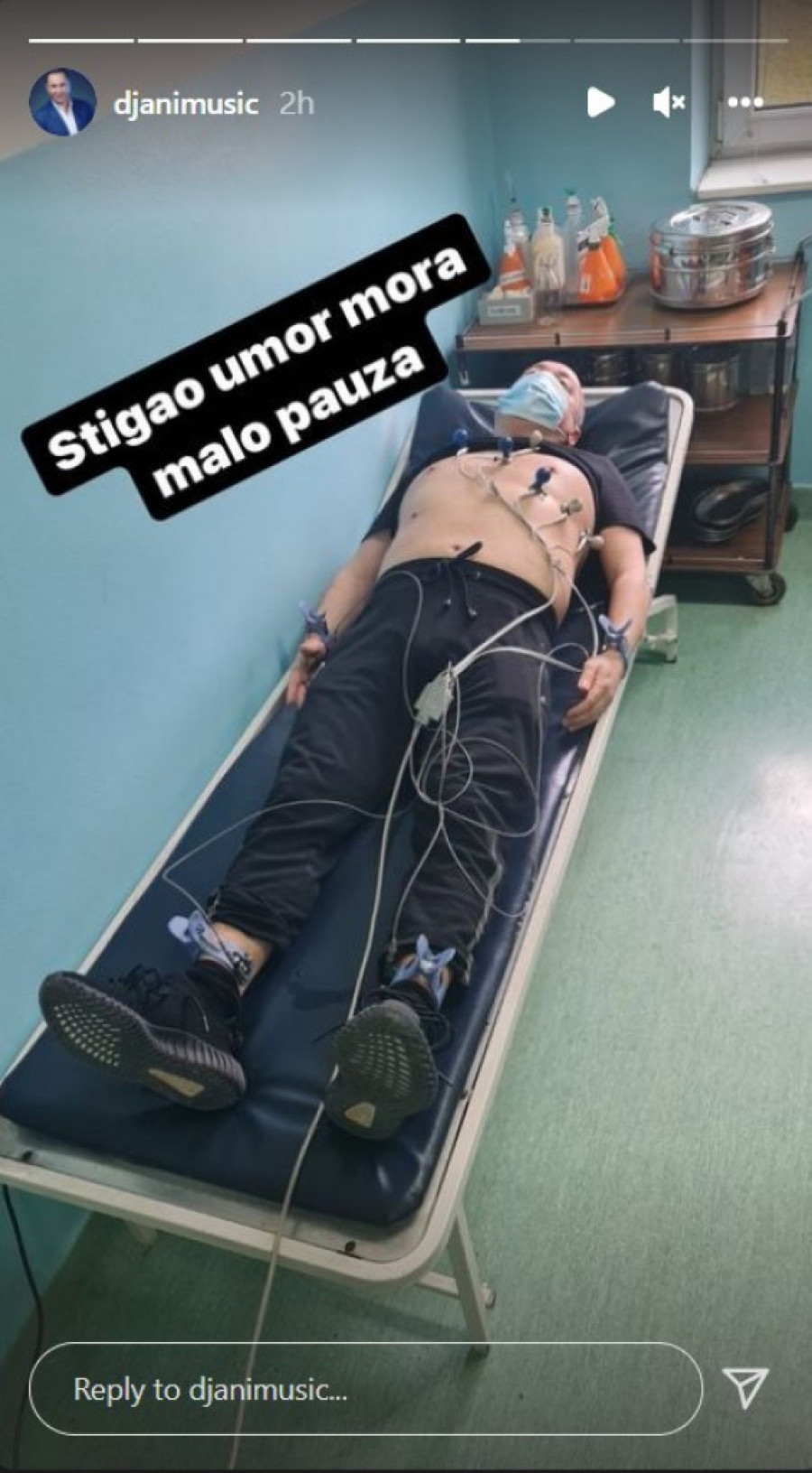 Đani se oporavio, pa napravio haos u Loznici: Sala dupke puna, a on peva i ne prestaje! (FOTO)